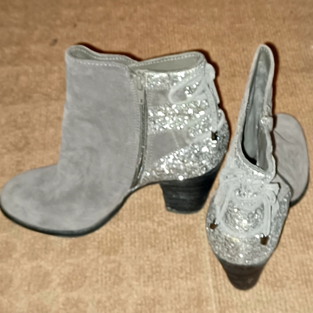 Size 7.5 glitter heel Gianni Bini booties